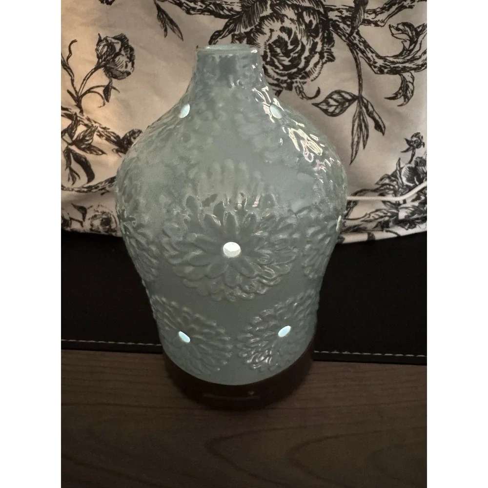 Airome Blue Ceramic Glazed Floral Print Oil Diffuser with Light Brown Base 100mL
